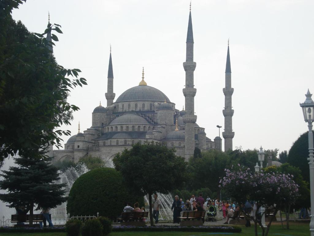 Esra Sultan Petrol Hotel Estambul Exterior foto